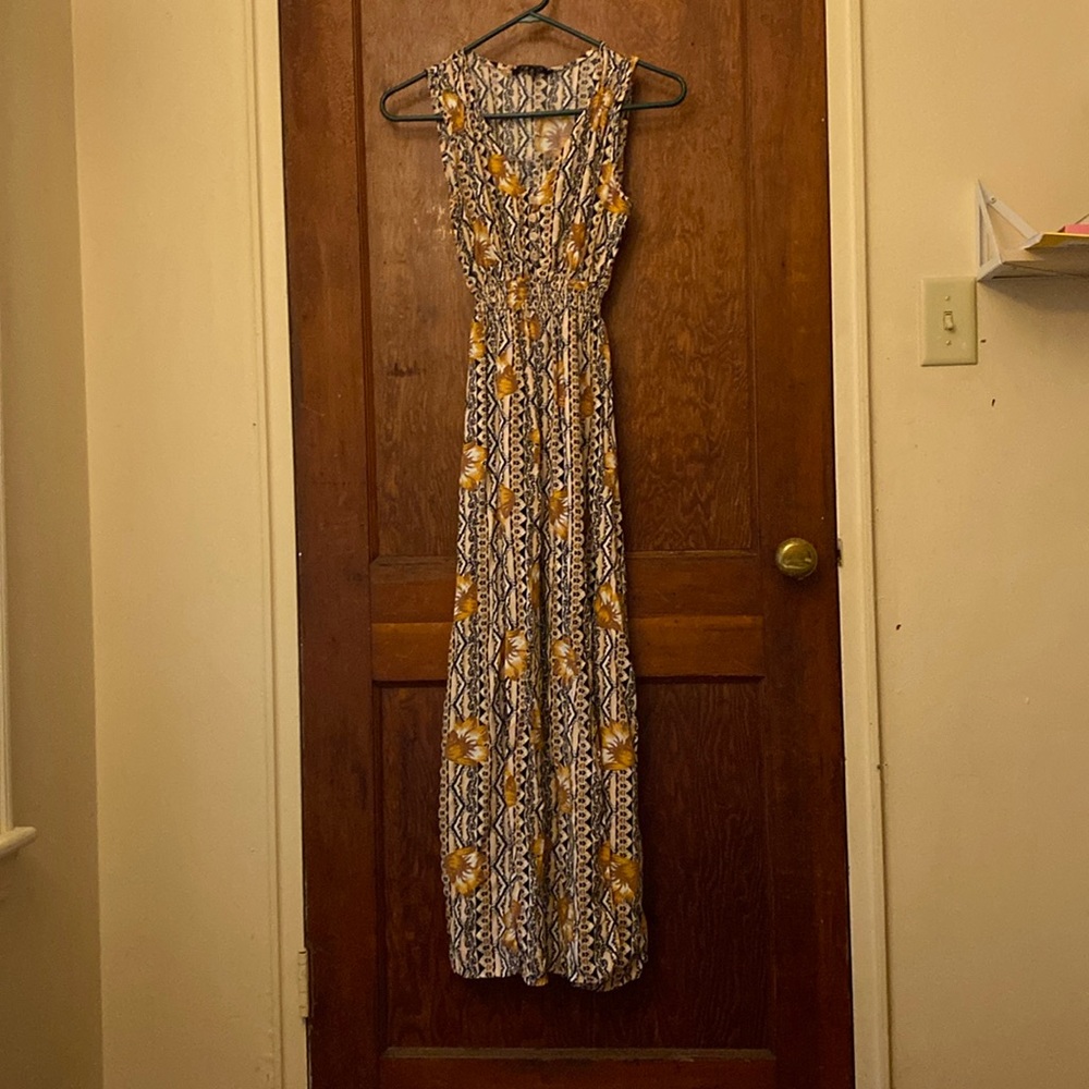 Size small. Long summer dress